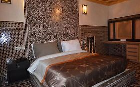 Hotel-cafe-restaurant Pyramides, Taza